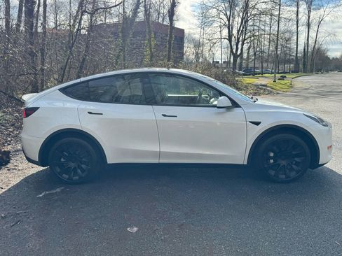 Used 2020 Tesla Model Y Long Range image 8