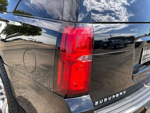 Used 2020 Chevrolet Suburban Premier w/ Premier Plus Edition RWD image 29