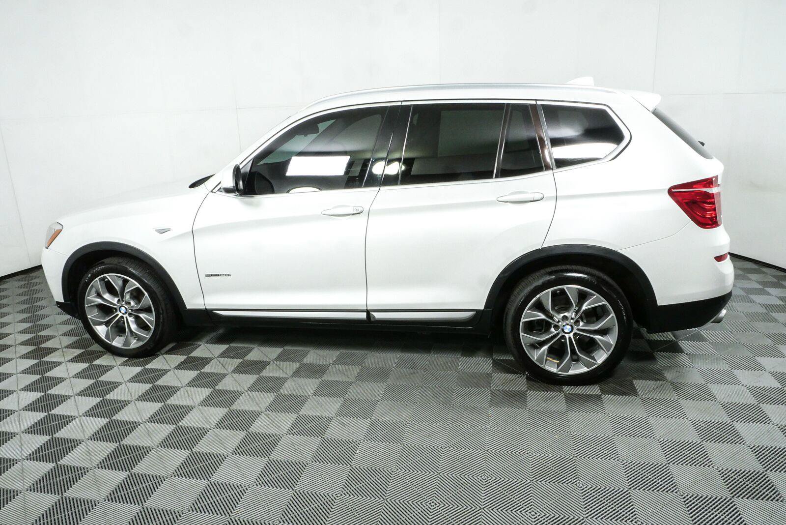 Used 2016 BMW X3 sDrive28i RWD image 28