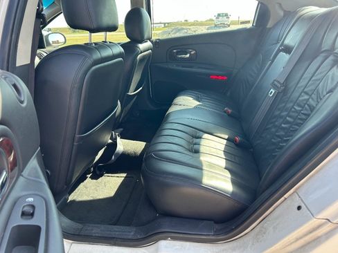 Used 2001 Chrysler Concorde LXi image 9