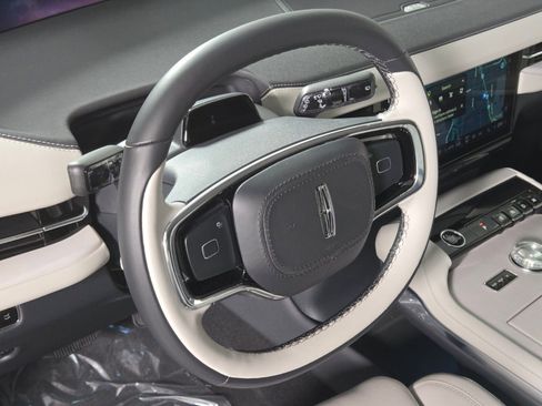 Used 2026 Lincoln Navigator Reserve AWD/4WD image 24