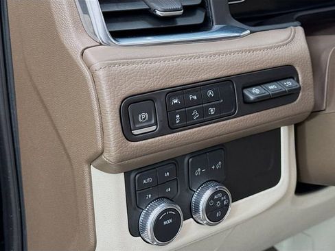 Used 2023 GMC Yukon Denali image 13