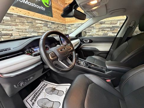 Used 2022 Jeep Compass Limited image 10