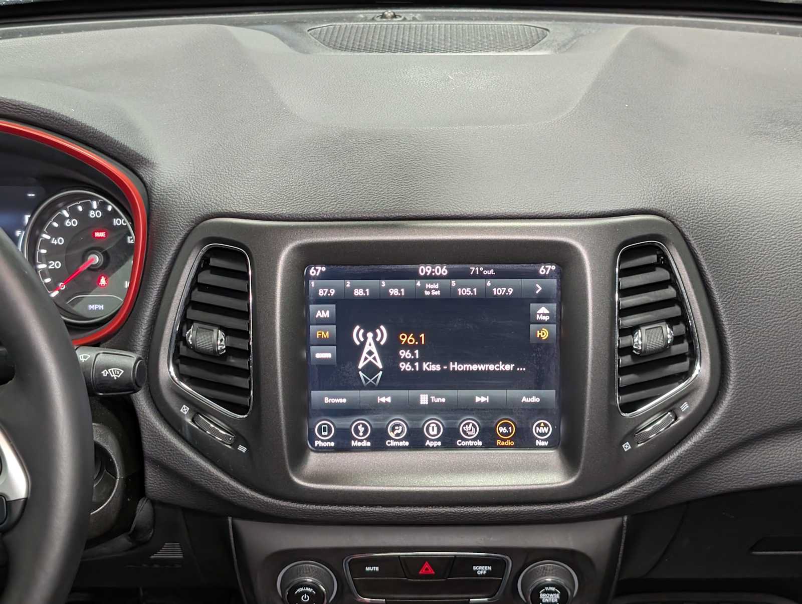 Used 2019 Jeep Compass Trailhawk w/ Cold Weather Group AWD/4WD image 18