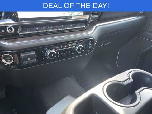 Used 2025 GMC Sierra 1500 SLT AWD/4WD image 30