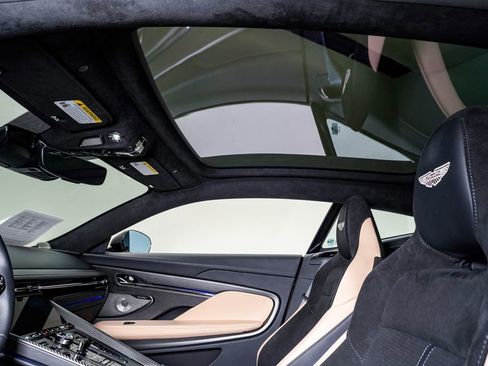 Used 2025 Aston Martin DB12 Coupe RWD image 22