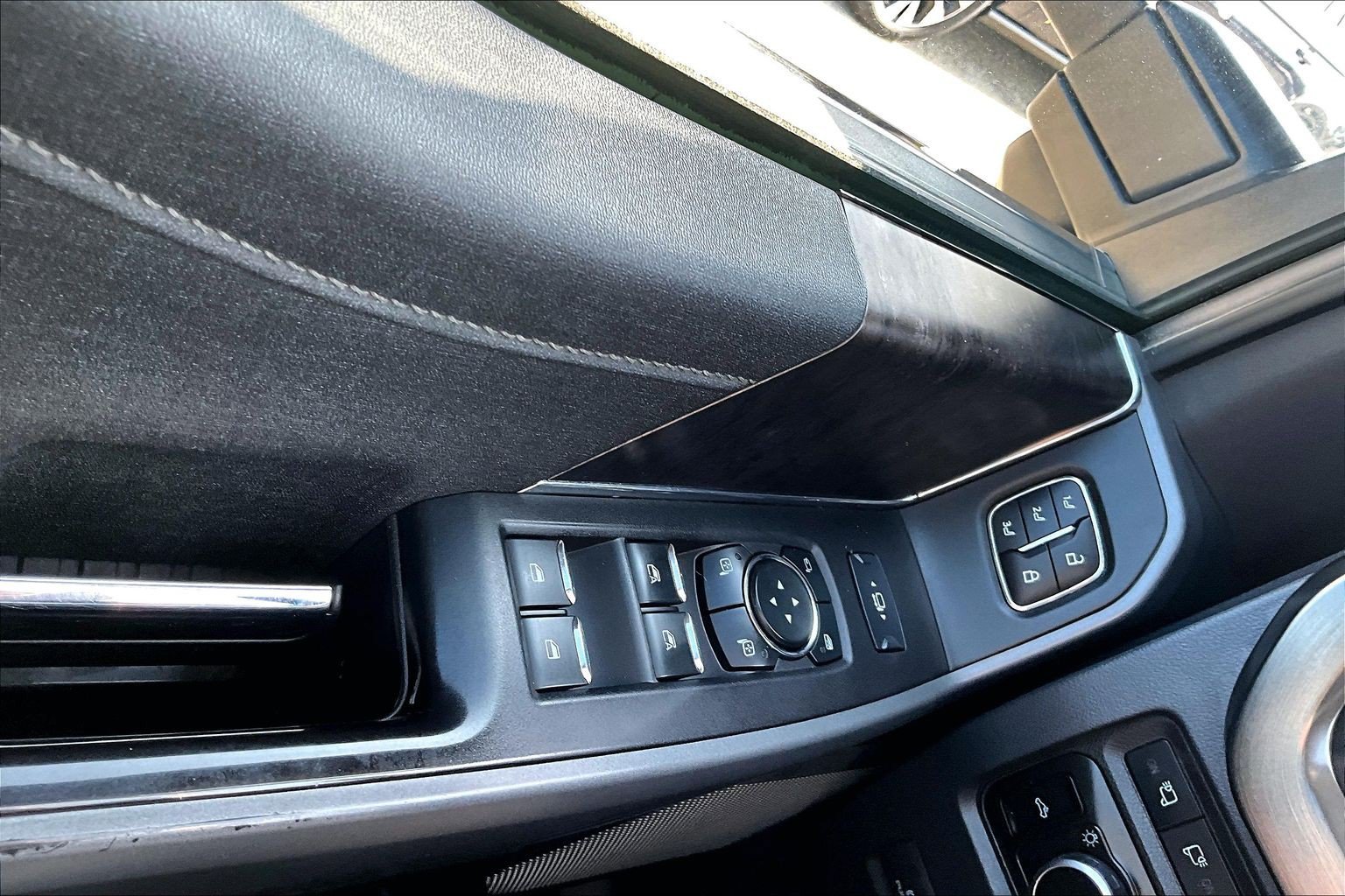 Used 2023 Ford F250 Lariat w/ Lariat Ultimate Package AWD/4WD image 33