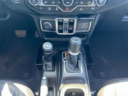 Used 2023 Jeep Gladiator Sport AWD/4WD image 19