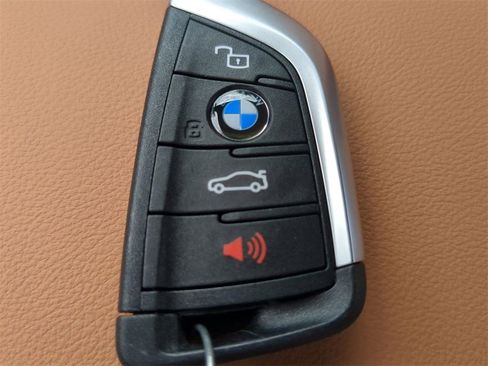 New 2026 BMW 330i 330i w/ Convenience Package image 30