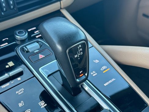 Used 2022 Porsche Cayenne Platinum Edition image 22