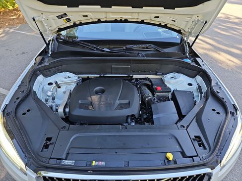 Used 2021 Volvo XC90 T6 Momentum image 32