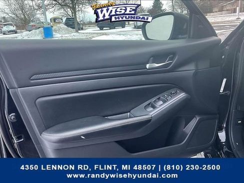 Used 2024 Nissan Altima 2.5 SV image 24