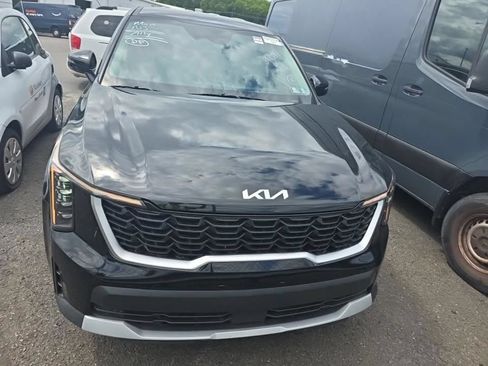 Used 2025 Kia Sorento LX FWD image 2