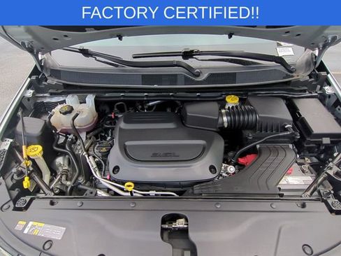 Certified 2024 Chrysler Pacifica Touring-L FWD image 35