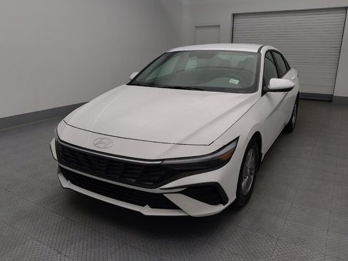 Used 2025 Hyundai Elantra SE FWD image 15