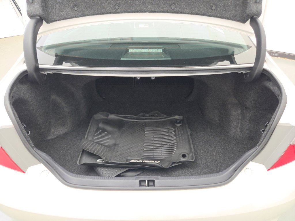 Used 2016 Toyota Camry SE FWD image 18