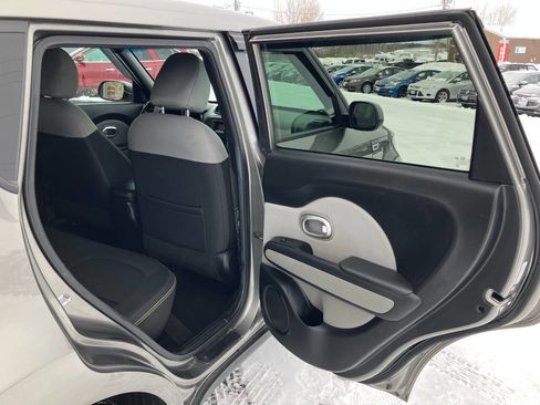 Used 2015 Kia Soul + image 15