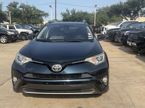 Used 2018 Toyota RAV4 XLE FWD image 2
