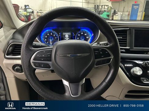 Used 2021 Chrysler Voyager L FWD image 16