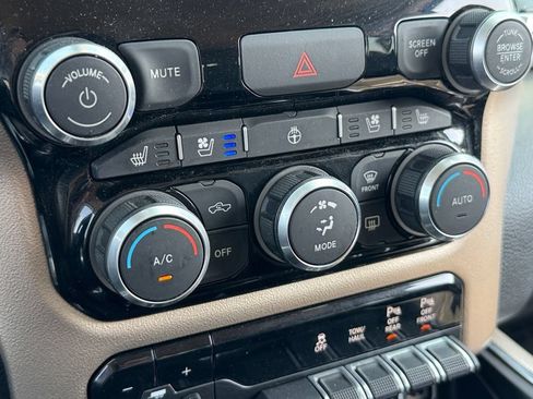 Used 2019 RAM 1500 Laramie AWD/4WD image 23