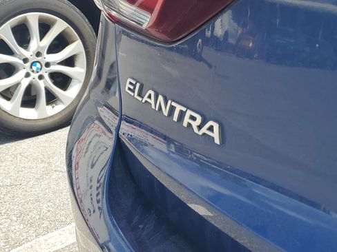 Used 2017 Hyundai Elantra SE image 7