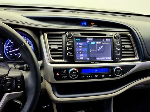 Used 2015 Toyota Highlander XLE AWD/4WD image 18