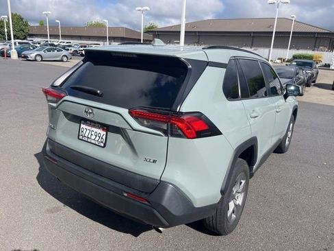 Used 2022 Toyota RAV4 XLE w/ Convenience Package image 5