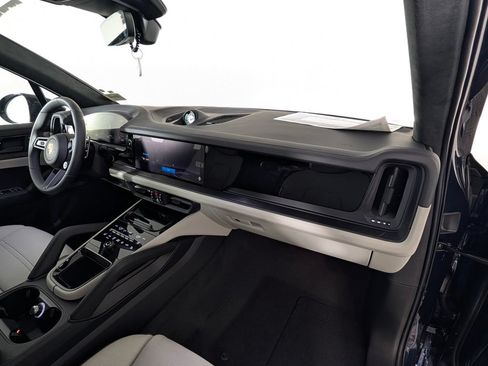 New 2026 Porsche Cayenne GTS AWD/4WD image 19