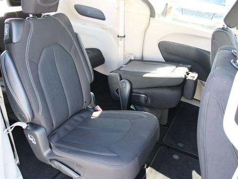 Used 2023 Chrysler Voyager LX FWD image 13