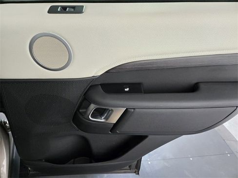 Used 2021 Land Rover Discovery S R-Dynamic image 22