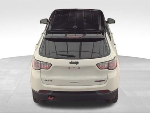 Used 2025 Jeep Compass Trailhawk image 4