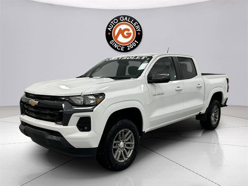 Used 2023 Chevrolet Colorado LT w/ LT Convenience Package image 3