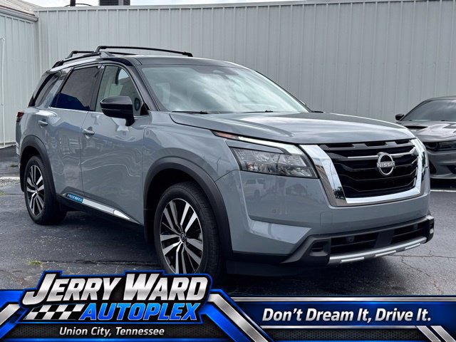 Used 2025 Nissan Pathfinder Platinum FWD image 1