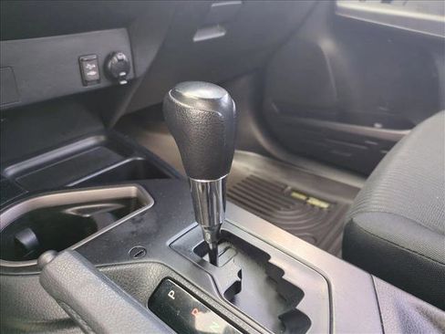 Used 2017 Toyota RAV4 LE image 12