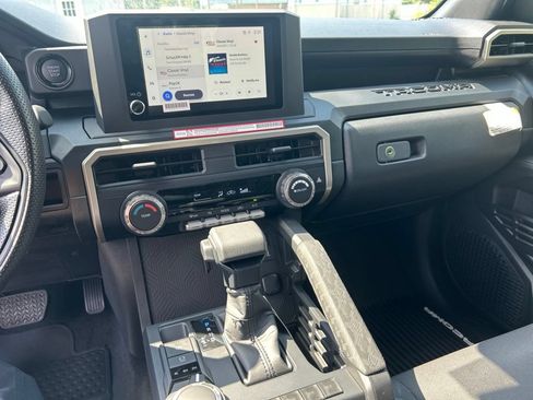 New 2026 Toyota Tacoma SR AWD/4WD image 17