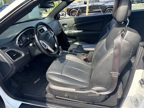 Used 2011 Chrysler 200 Touring w/ Cold Weather Group FWD image 5