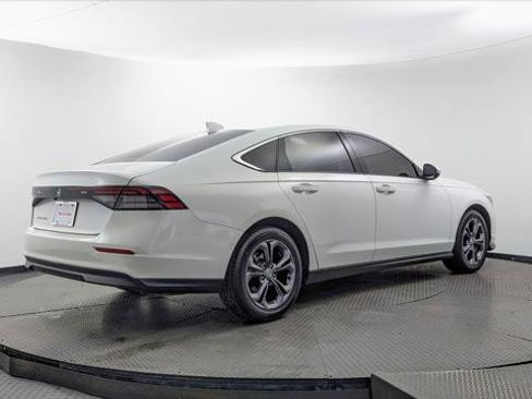 Used 2023 Honda Accord EX image 8