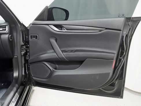 Used 2019 Maserati Ghibli RWD image 32