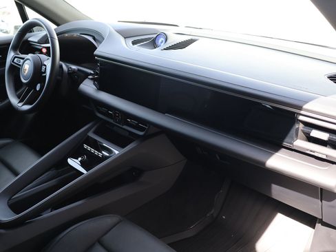 Used 2025 Porsche Macan 4 Electric image 28