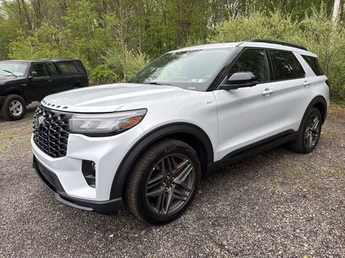 New 2026 Ford Explorer ST-Line w/ ST-Line Street Pack AWD/4WD image 4