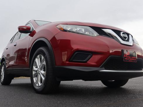 Used 2015 Nissan Rogue SV w/ SV Moonroof Package image 17