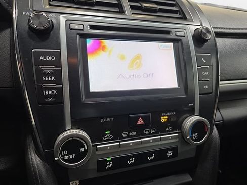 Used 2014 Toyota Camry SE FWD image 19