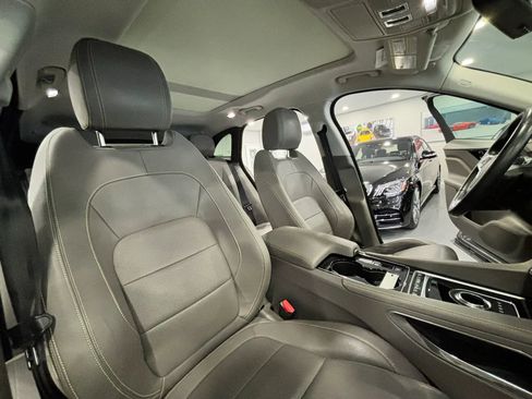 Used 2017 Jaguar F-PACE R-Sport image 20