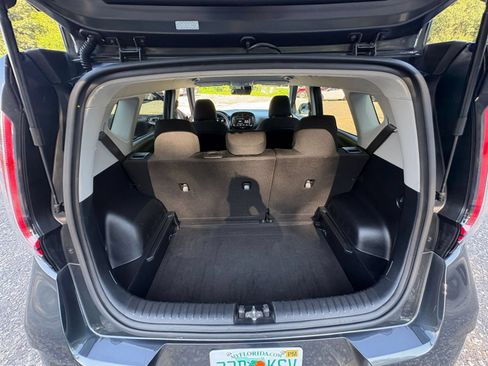 Used 2025 Kia Soul LX w/ LX Technology Package FWD image 28