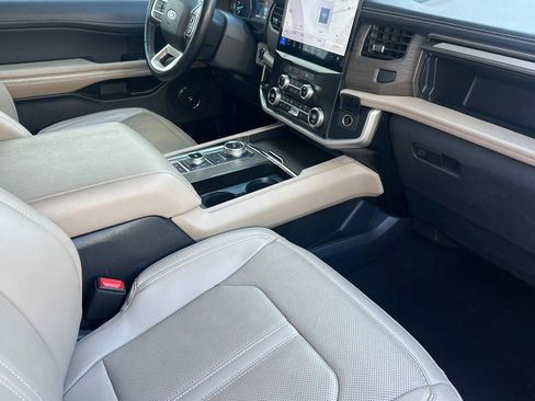 Used 2024 Ford Expedition Limited image 20