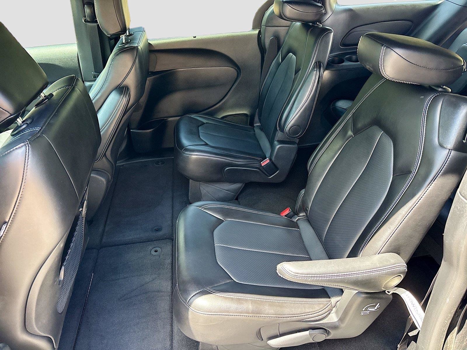 Used 2025 Chrysler Pacifica Select FWD image 24