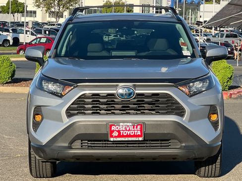 Used 2020 Toyota RAV4 LE w/ Carpet Mat Package image 10