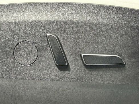 Used 2022 Tesla Model Y Long Range image 10