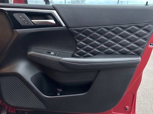 Used 2024 Mitsubishi Outlander SEL Black Edition image 11