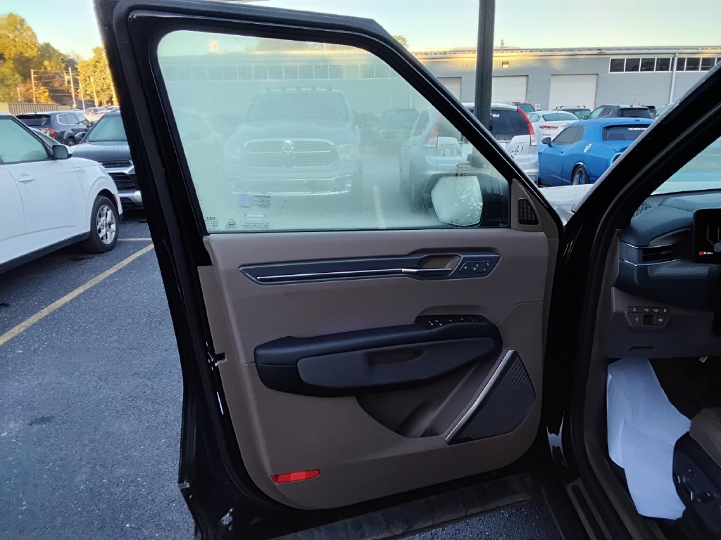 Used 2024 Kia EV9 Land AWD/4WD image 10